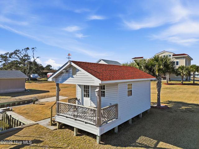 1044 Mallard Bay Road, Hampstead, NC 28443