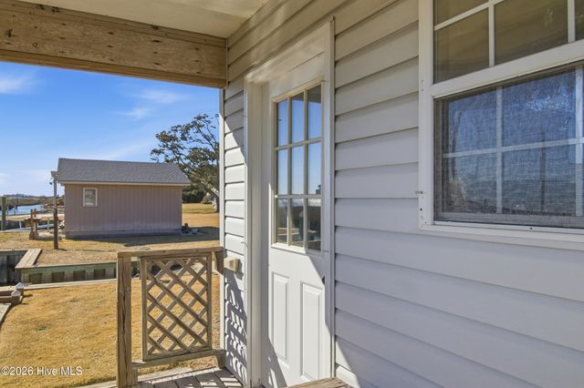 1044 Mallard Bay Road, Hampstead, NC 28443