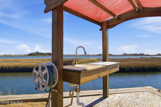 1044 Mallard Bay Road, Hampstead, NC 28443