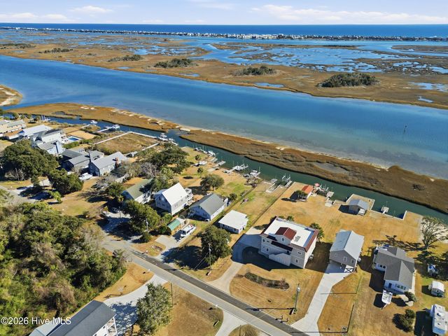 1044 Mallard Bay Road, Hampstead, NC 28443