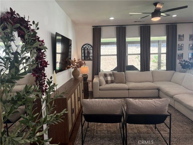 3672 Old Oak, San Jacinto, CA 92582