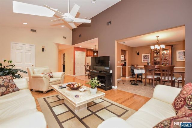 31 Leo Place, Lodi, NJ 07644