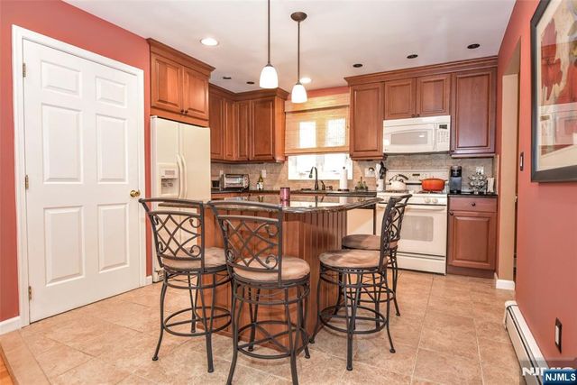 31 Leo Place, Lodi, NJ 07644