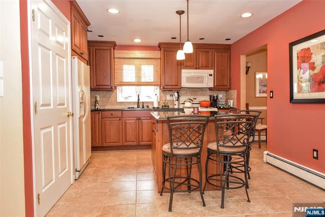 31 Leo Place, Lodi, NJ 07644
