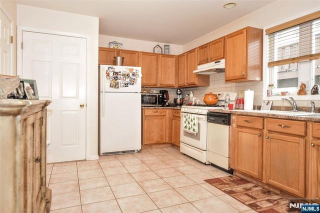 31 Leo Place, Lodi, NJ 07644