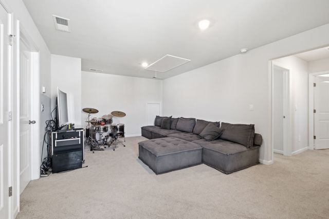 5018 Benelli Dr, Lebanon, TN 37090