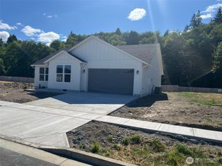 566 Rainbow Way, Kelso, WA 98626