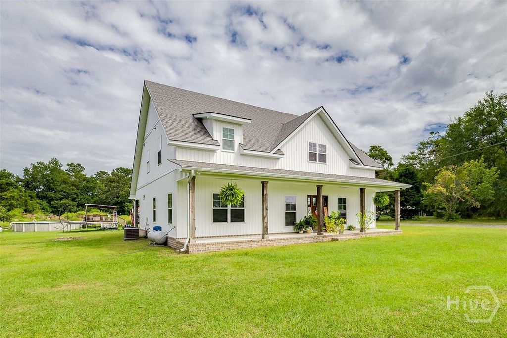 Image 2 of property listing at 3790 Old Dixie S, Springfield, GA 31329