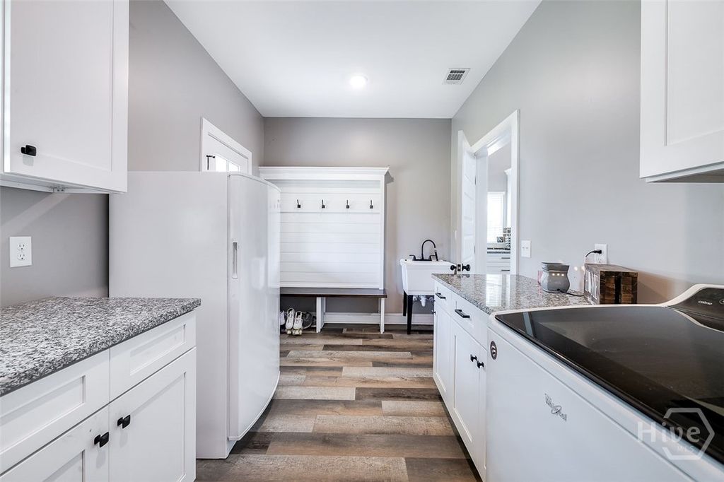 Image 27 of property listing at 3790 Old Dixie S, Springfield, GA 31329