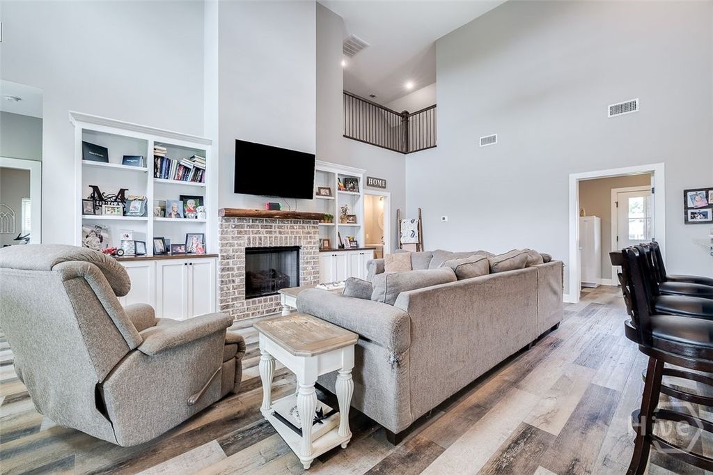 Image 8 of property listing at 3790 Old Dixie S, Springfield, GA 31329