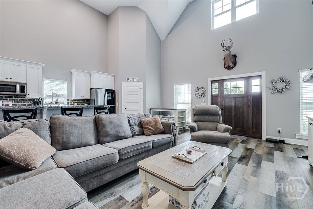 Image 9 of property listing at 3790 Old Dixie S, Springfield, GA 31329