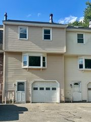 52 Frederick St 26, Dracut, MA 01826