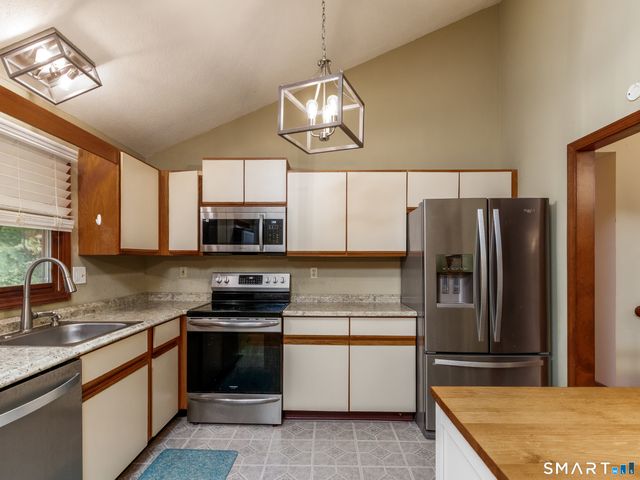 54 Valley View Drive 54, Hamden, CT 06518