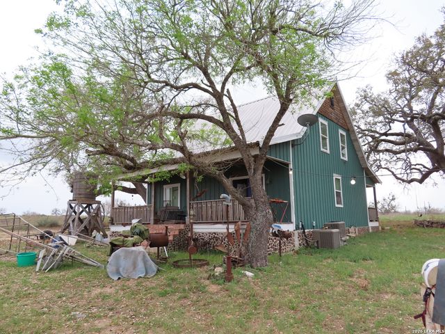 678 TANK HOLLOW RD, Poteet, TX 78065