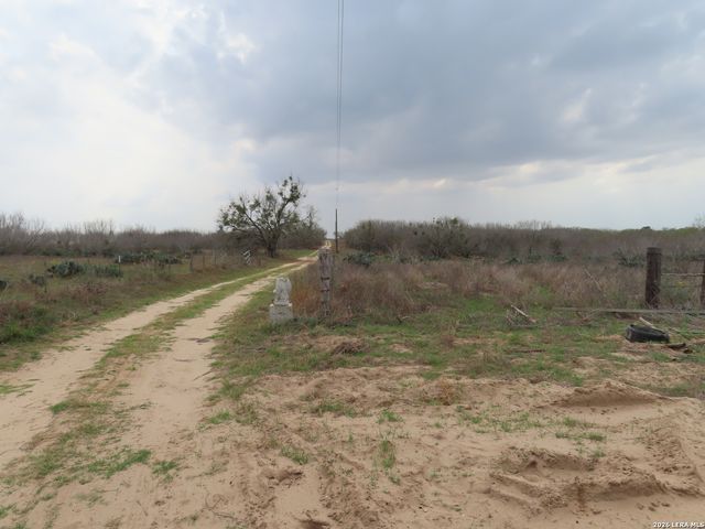 678 TANK HOLLOW RD, Poteet, TX 78065