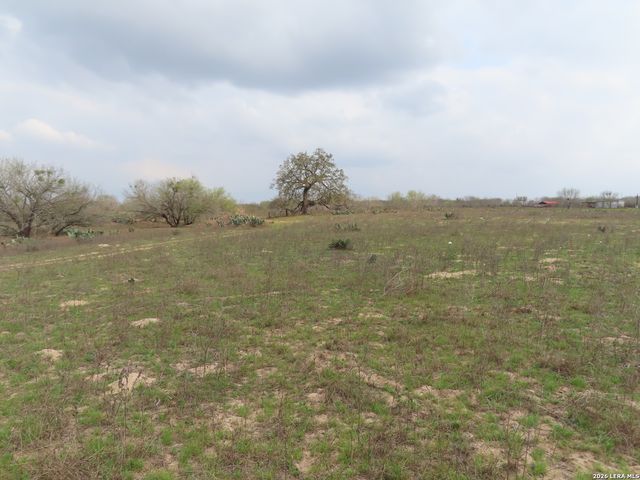 678 TANK HOLLOW RD, Poteet, TX 78065