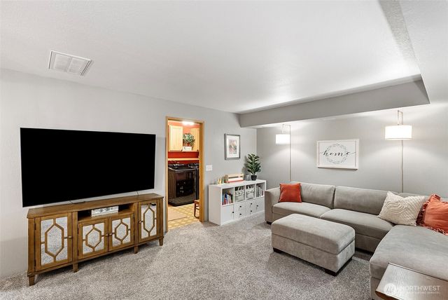 8220 Lariat Trail NW, Bremerton, WA 98311