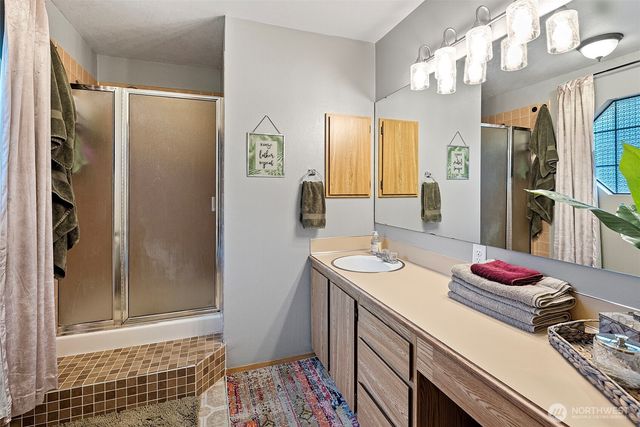 8220 Lariat Trail NW, Bremerton, WA 98311