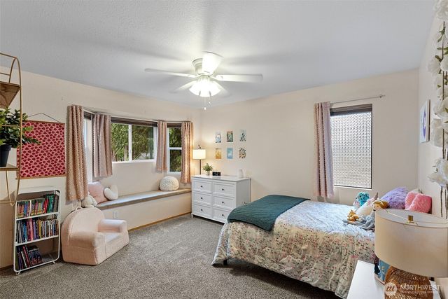 8220 Lariat Trail NW, Bremerton, WA 98311