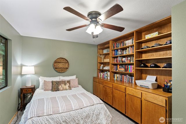8220 Lariat Trail NW, Bremerton, WA 98311
