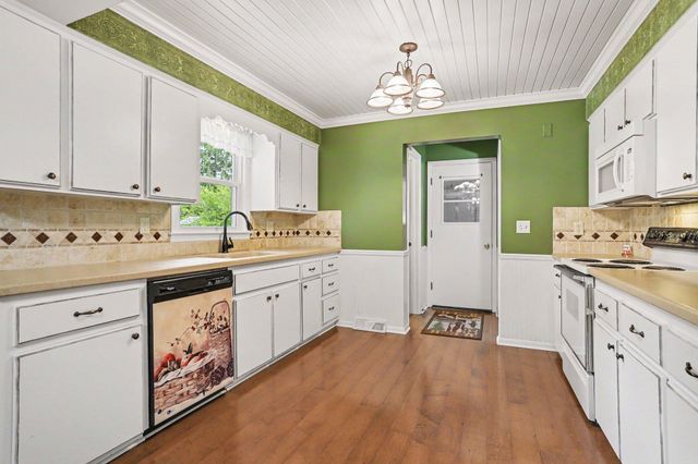 8904 Dolphin Street, Portage City, MI 49024