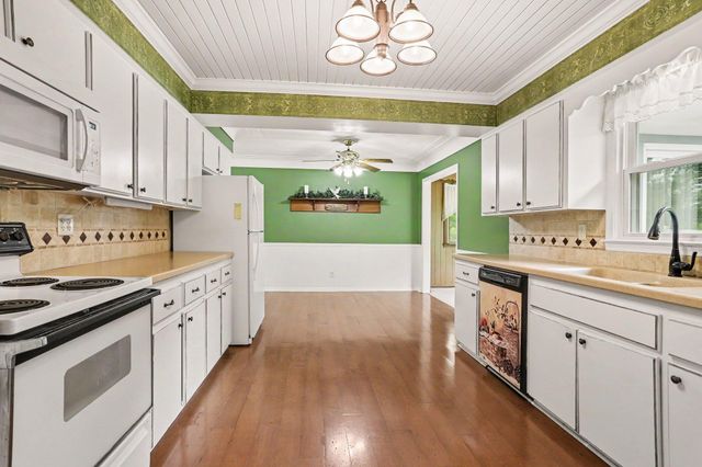 8904 Dolphin Street, Portage City, MI 49024