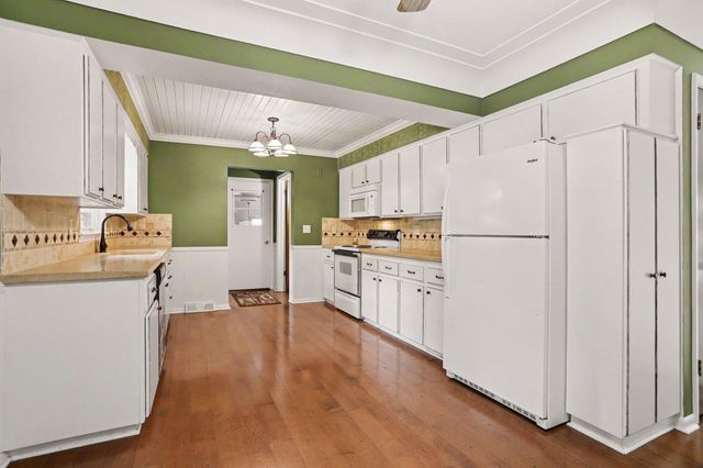 8904 Dolphin Street, Portage City, MI 49024