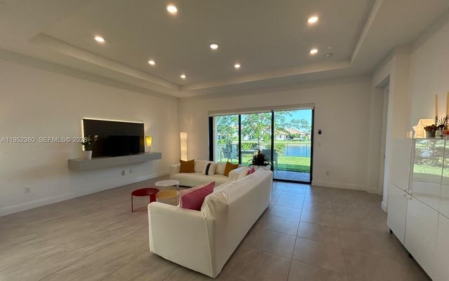 12160 N Baypoint Cir, Parkland, FL 33076