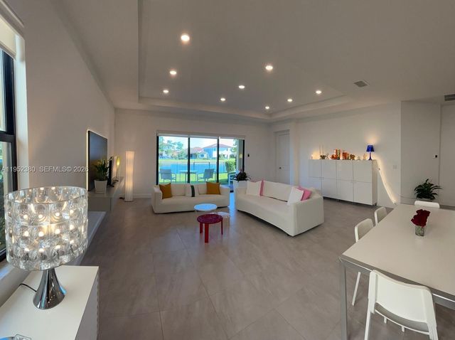 12160 N Baypoint Cir, Parkland, FL 33076