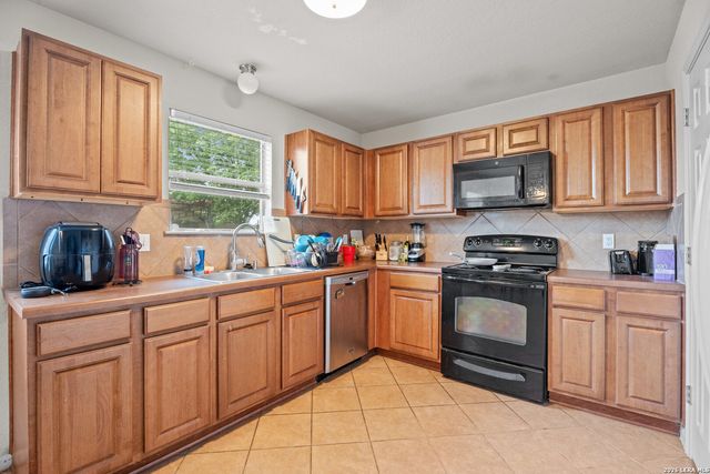3814 Maiden Way, Converse, TX 78109