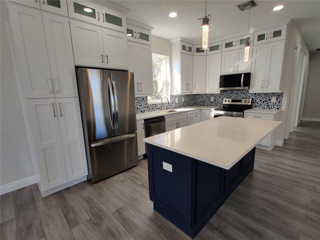 3915 W ROBSON STREET W, Tampa, FL 33614