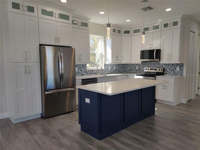 3915 W ROBSON STREET W, Tampa, FL 33614