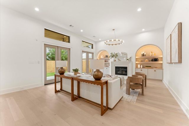 710 E 18th Street, Houston, TX 77008