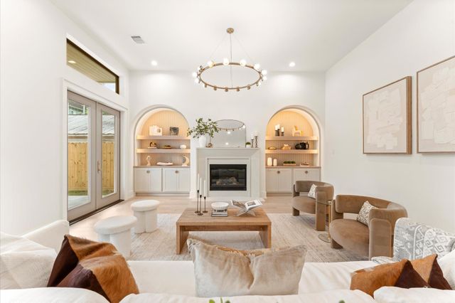 710 E 18th Street, Houston, TX 77008