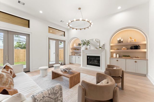 710 E 18th Street, Houston, TX 77008