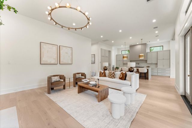 710 E 18th Street, Houston, TX 77008