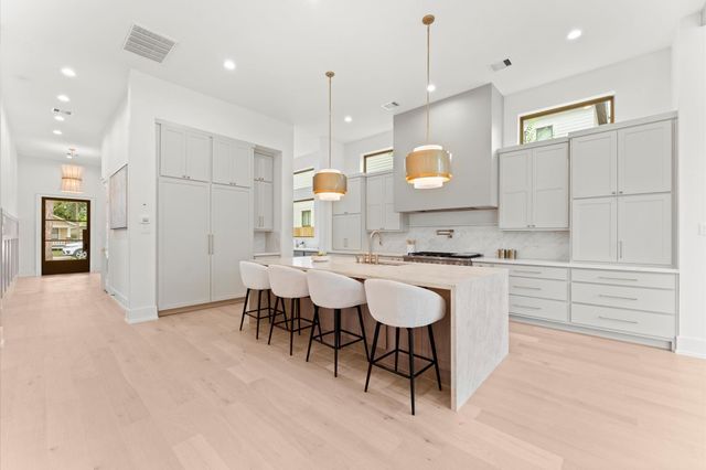 710 E 18th Street, Houston, TX 77008