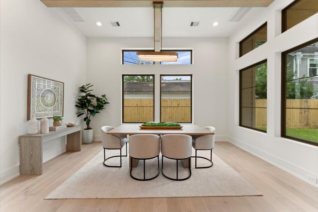 710 E 18th Street, Houston, TX 77008