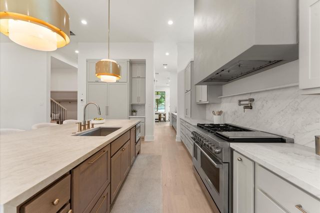 710 E 18th Street, Houston, TX 77008