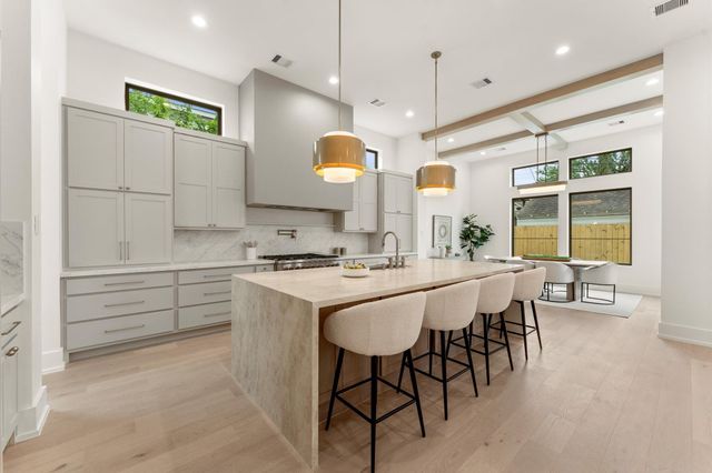 710 E 18th Street, Houston, TX 77008