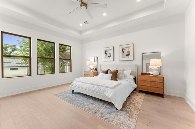 710 E 18th Street, Houston, TX 77008