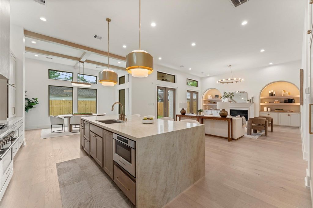 710 E 18th Street, Houston, TX 77008