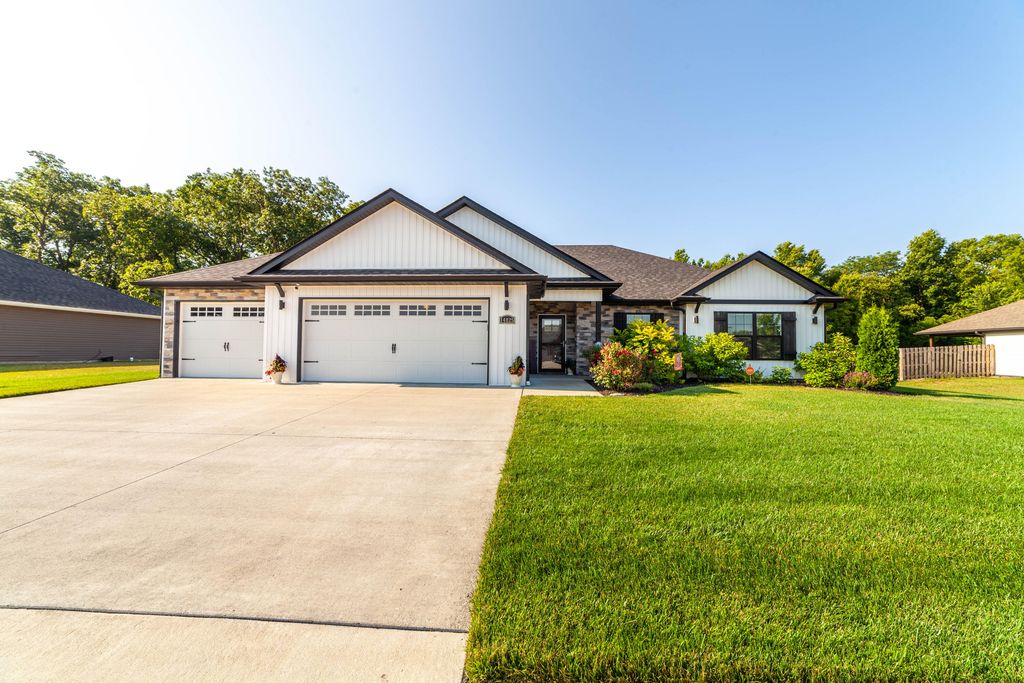 14581 WELLSTEAD DR, Hallsville, MO 65255