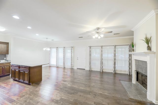 23603 Southpoint Dr, Denham Springs, LA 70726