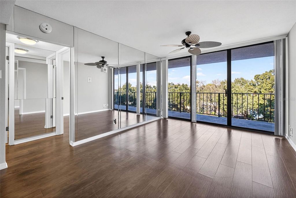 Image 11 of property listing at 3211 W SWANN AVENUE 502, Tampa, FL 33609