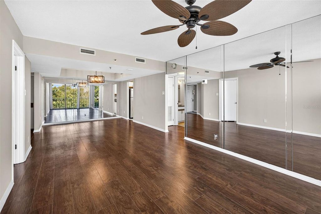 Image 14 of property listing at 3211 W SWANN AVENUE 502, Tampa, FL 33609