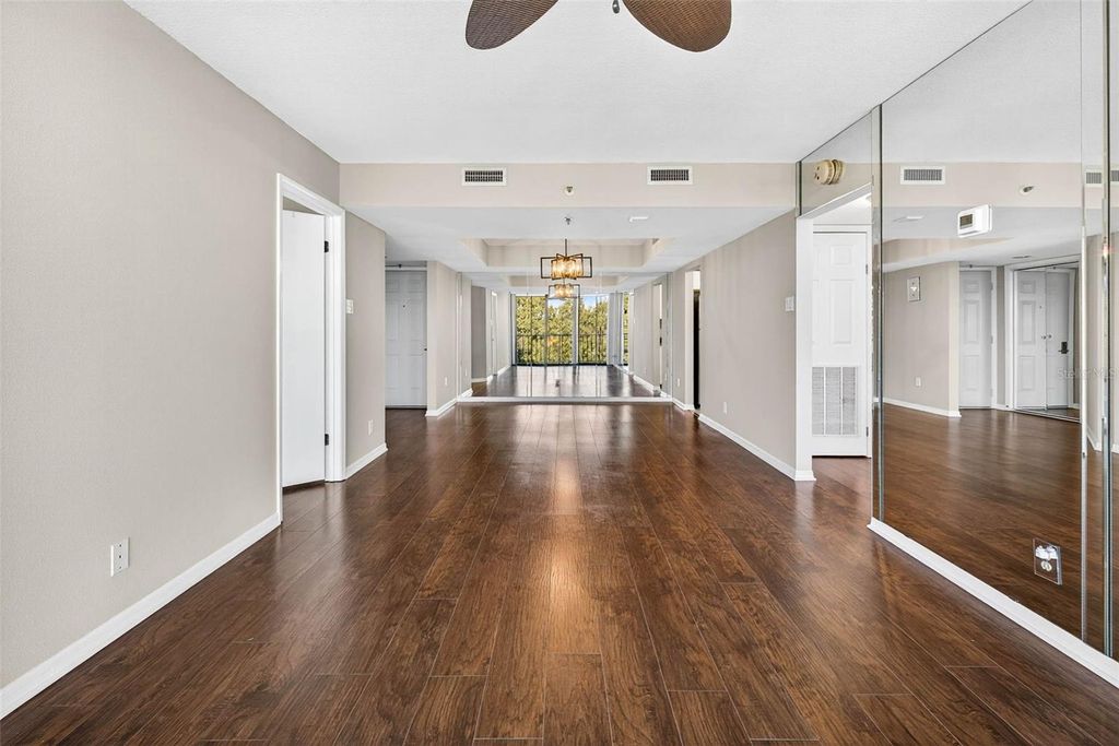 Image 15 of property listing at 3211 W SWANN AVENUE 502, Tampa, FL 33609