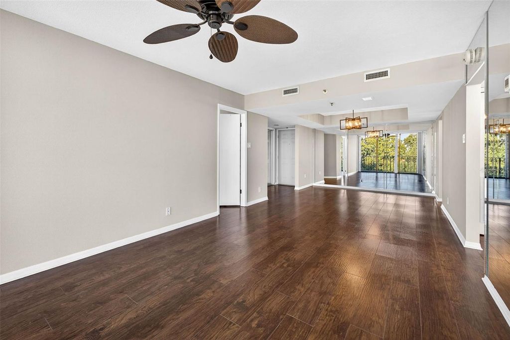 Image 16 of property listing at 3211 W SWANN AVENUE 502, Tampa, FL 33609