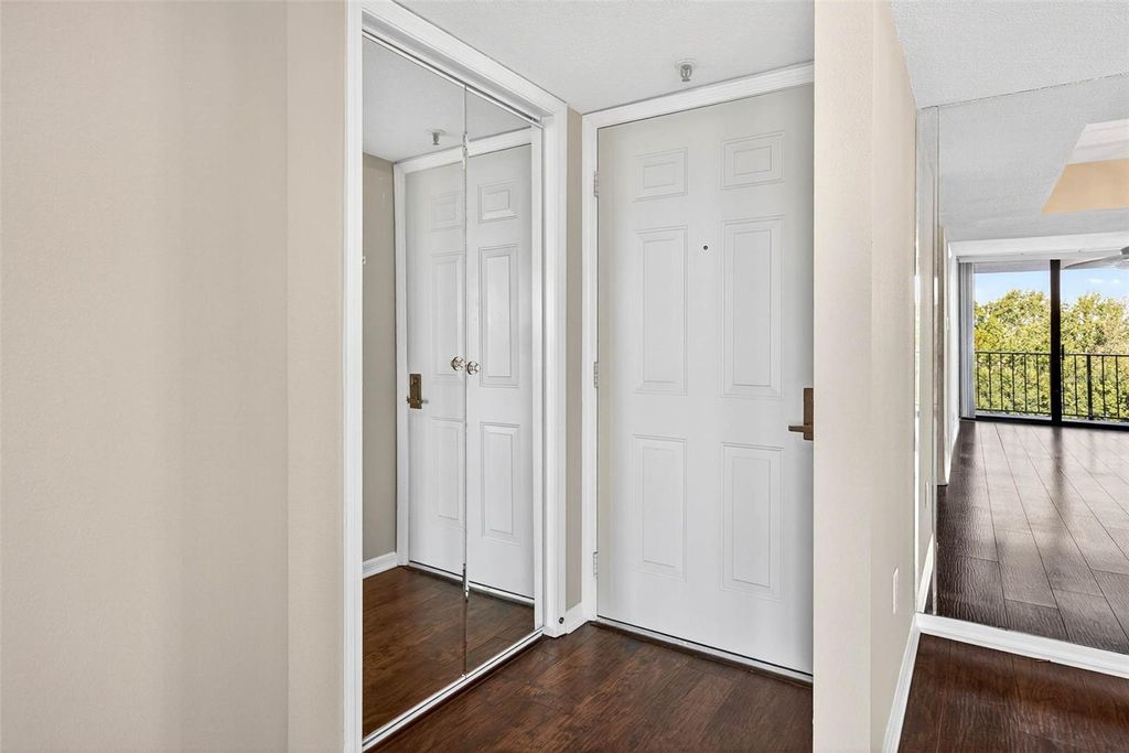 Image 4 of property listing at 3211 W SWANN AVENUE 502, Tampa, FL 33609