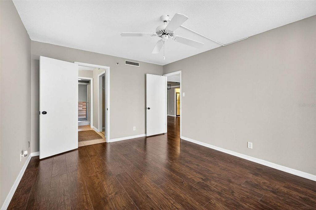 Image 31 of property listing at 3211 W SWANN AVENUE 502, Tampa, FL 33609